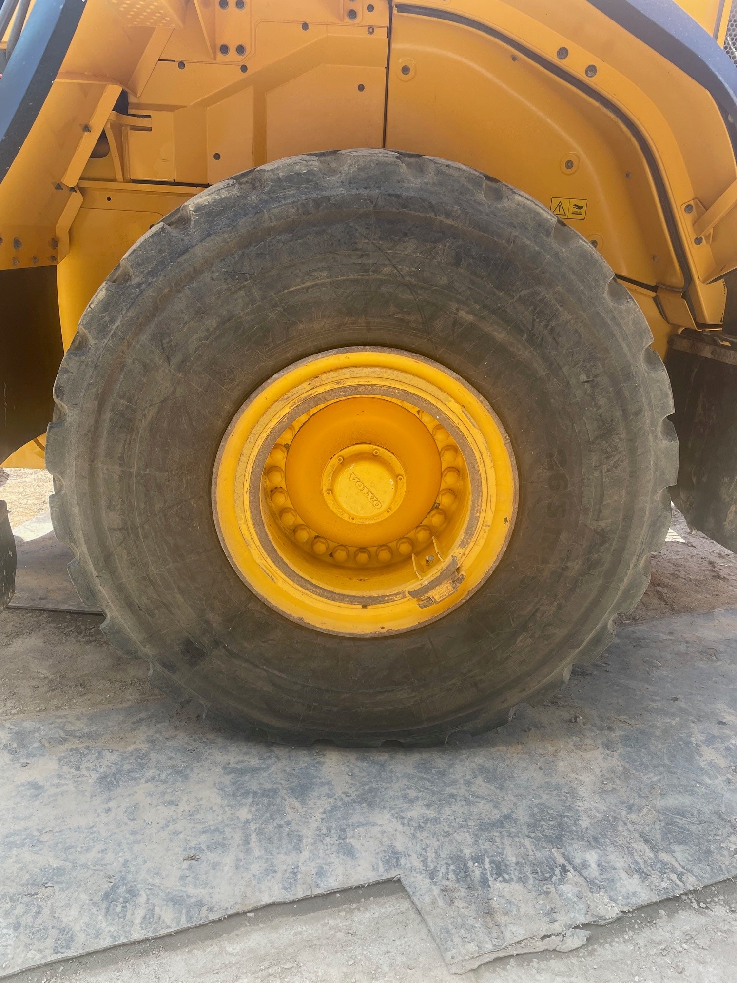 Image of a wheel suitable for Volvo Machinery.