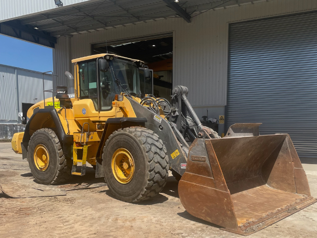Image of a Volvo L180G loader available for dry hire from HT spares
